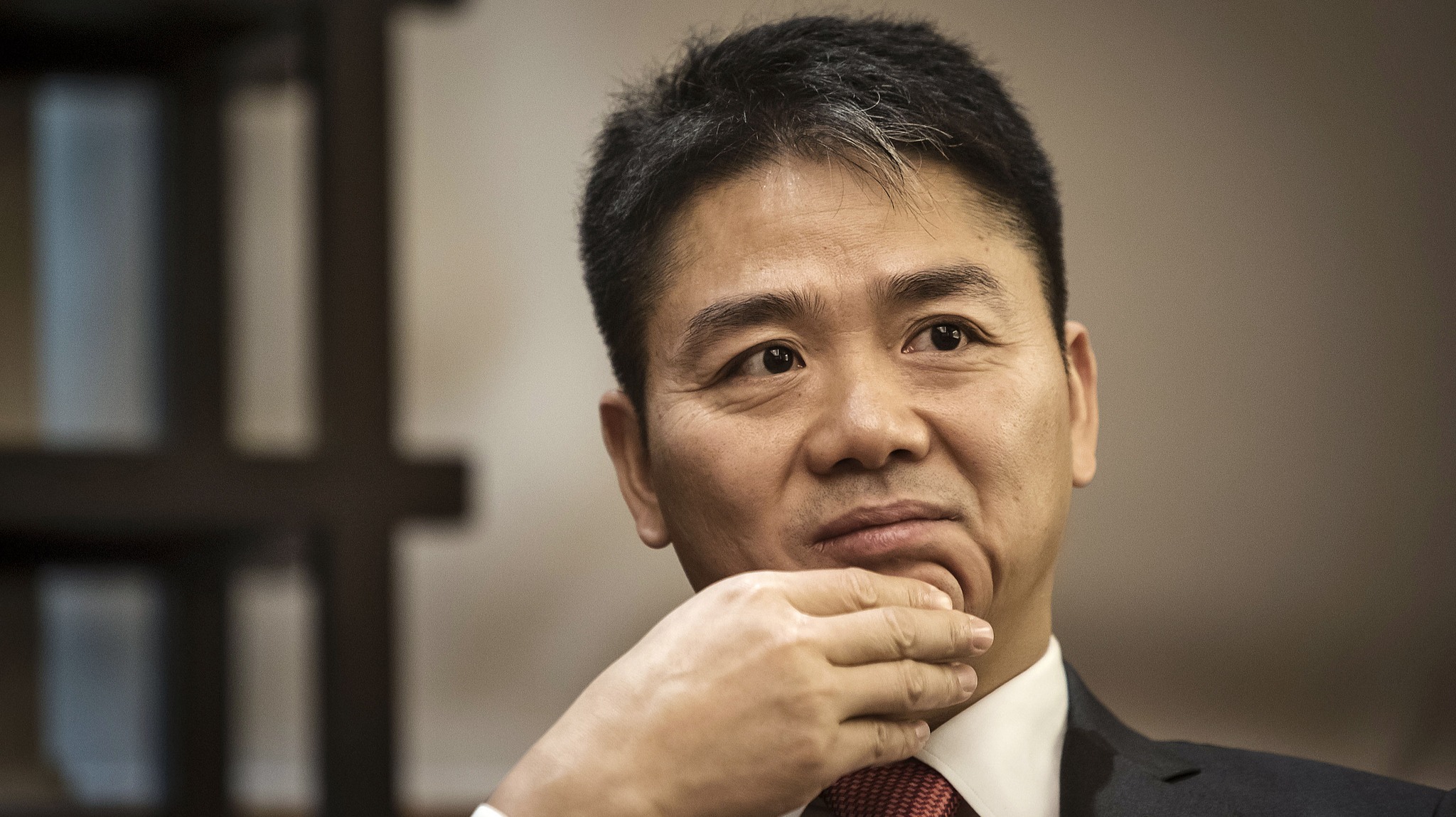 刘强东的底牌藏不住了