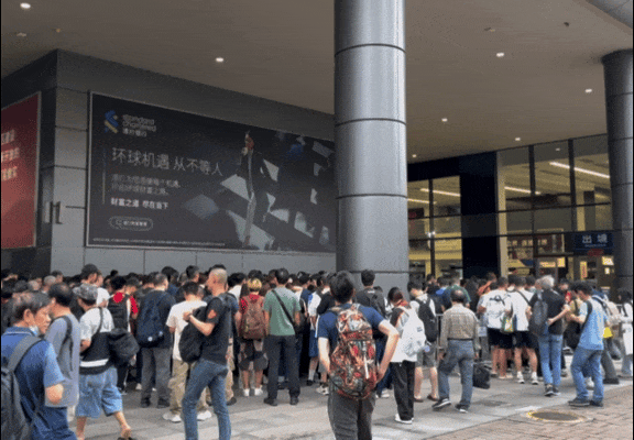 6:30的福田口岸，可以看到多少深港“狂飙族”？