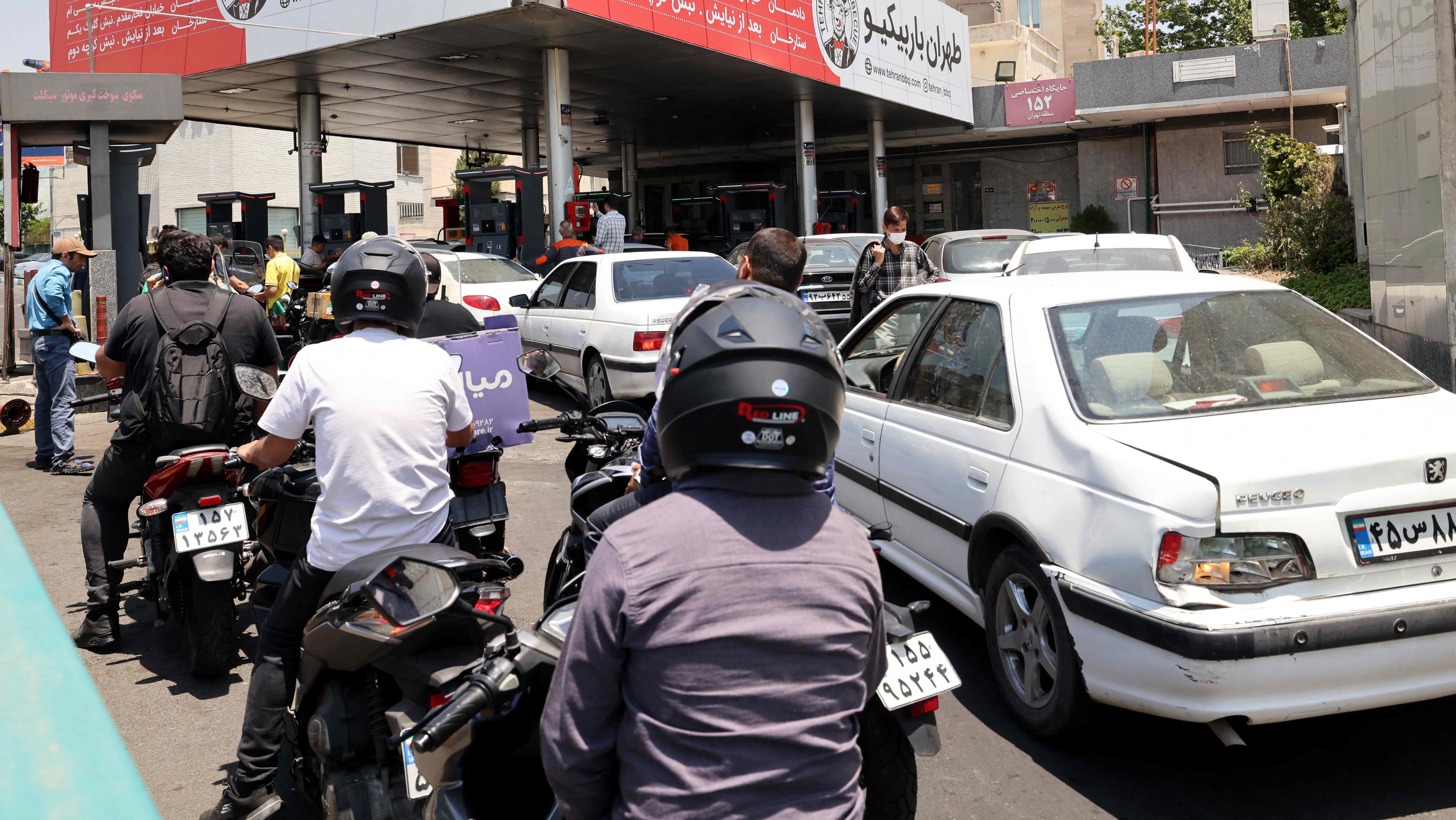 全球油价飙涨，伊朗“最强大招”在霍尔木兹海峡？