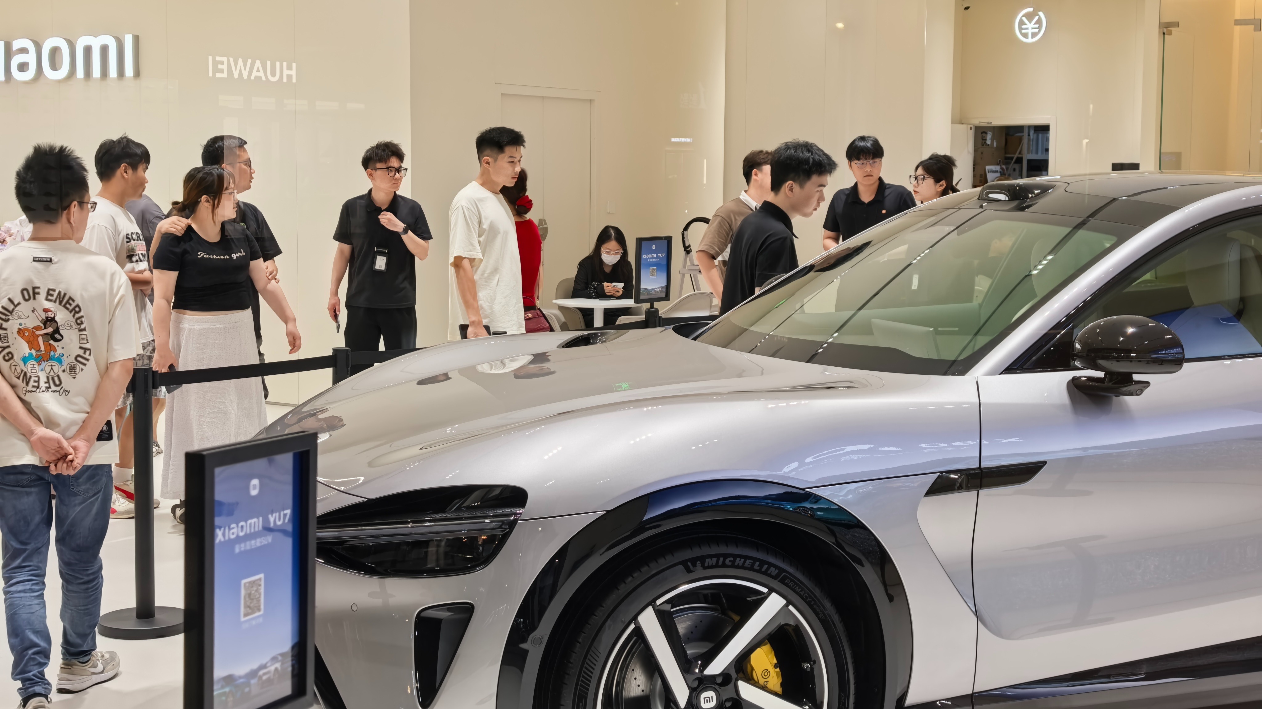 小米YU7上市再挑战Model Y？最大的变数是产能