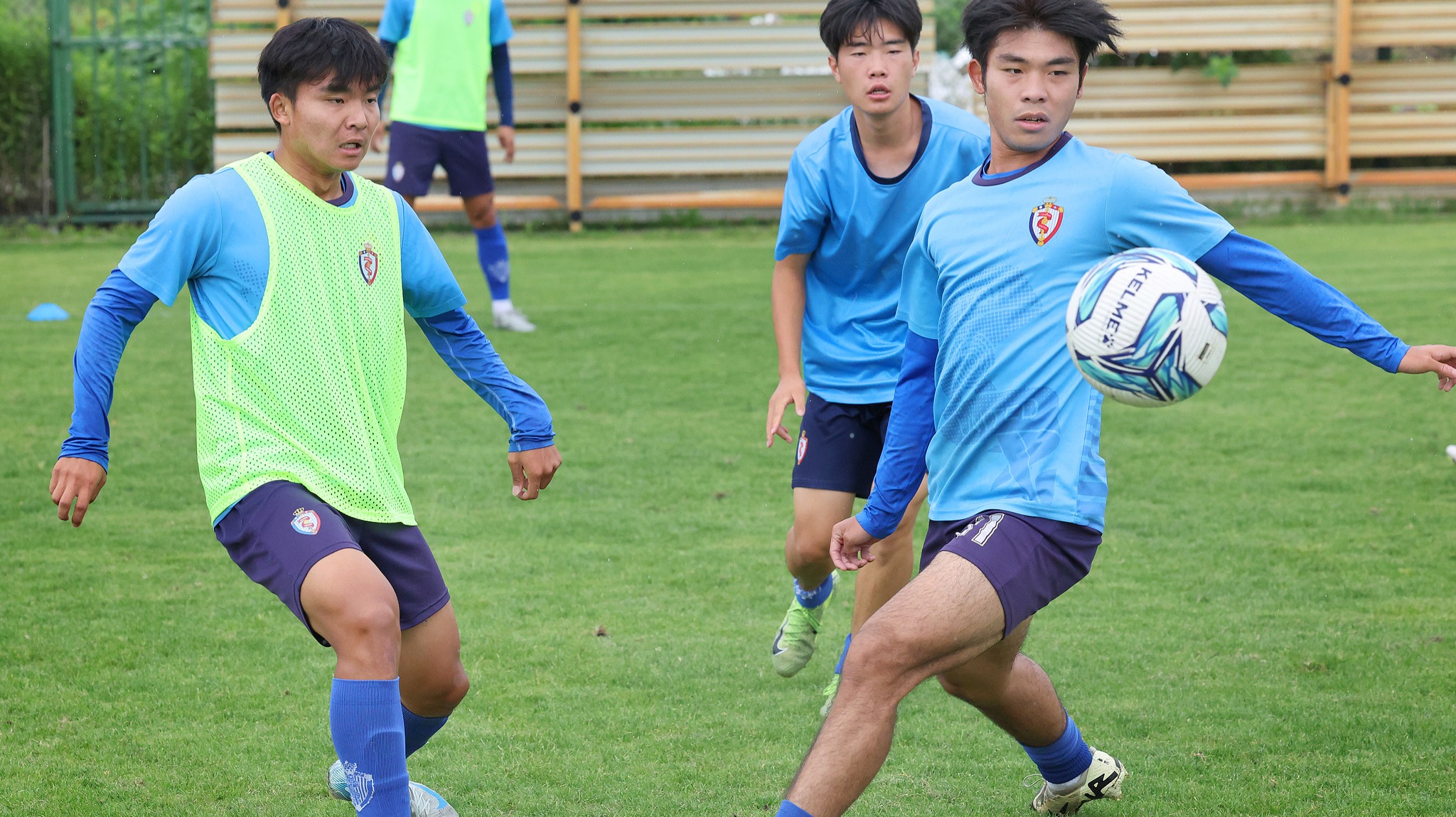 苏超榜首背后，那个差点倾家荡产的“李疯子”