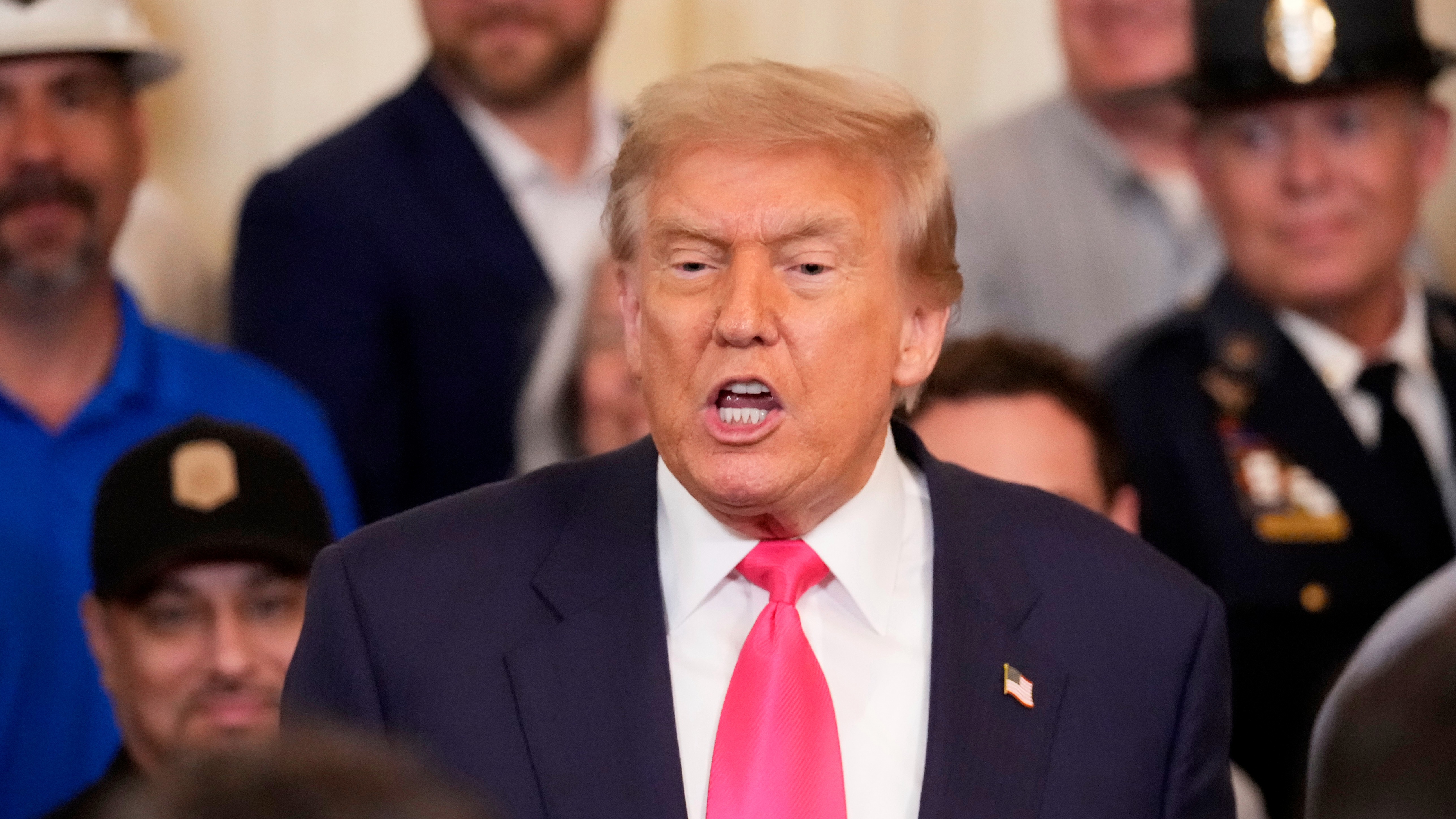 特朗普炮轰加拿大数字税，终止所有美加贸易谈判