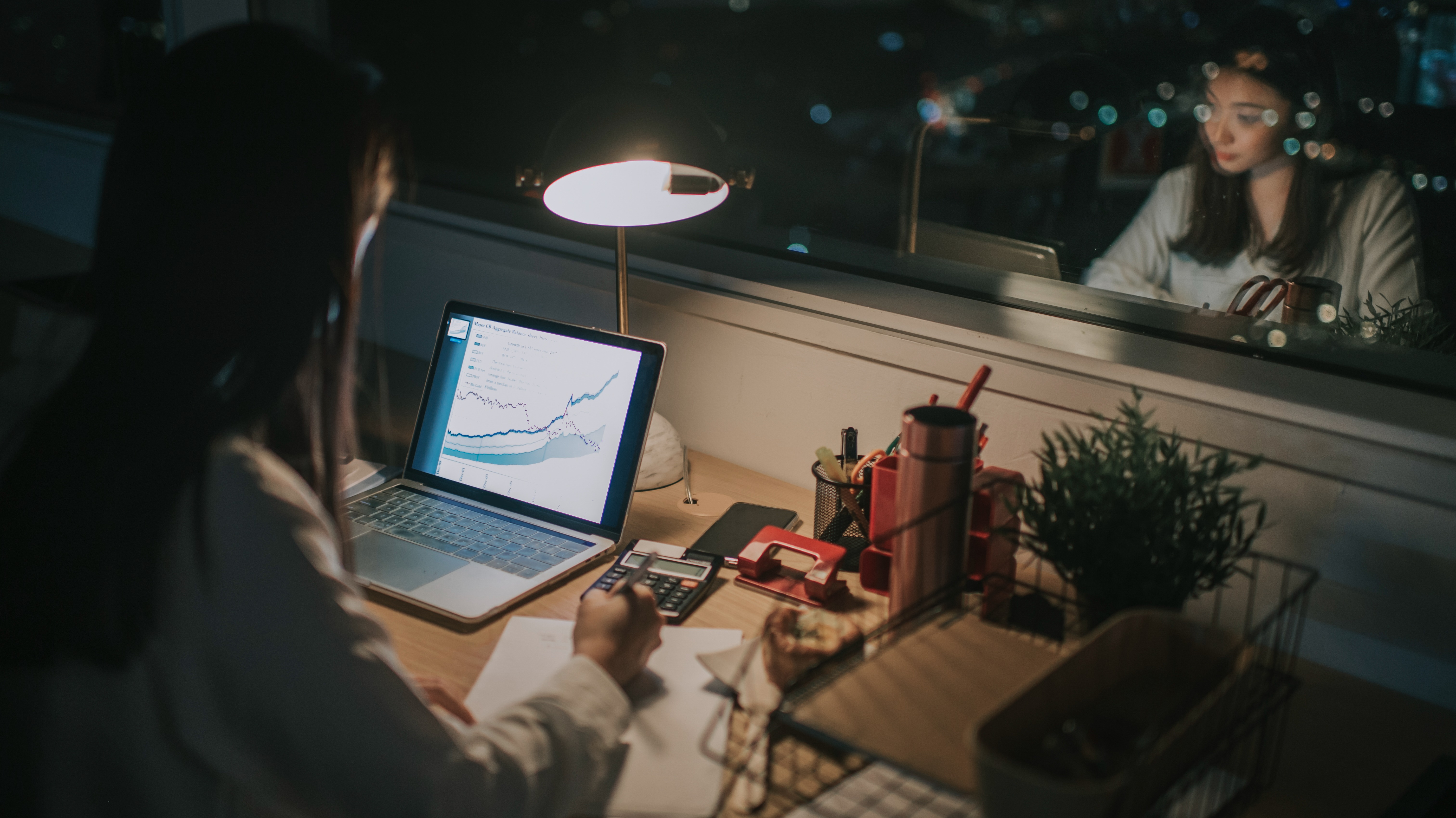 挤进“梦中养老厂”的打工人，为啥还是想逃？