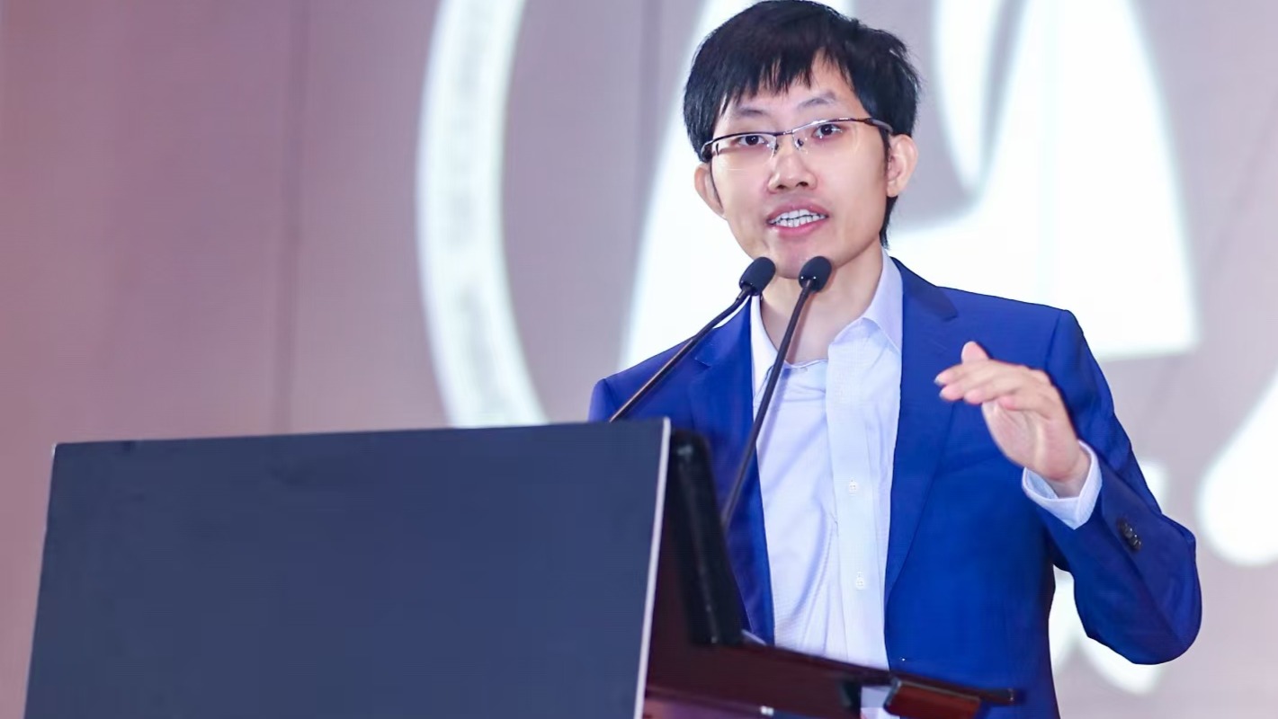 梁文锋等来及时雨