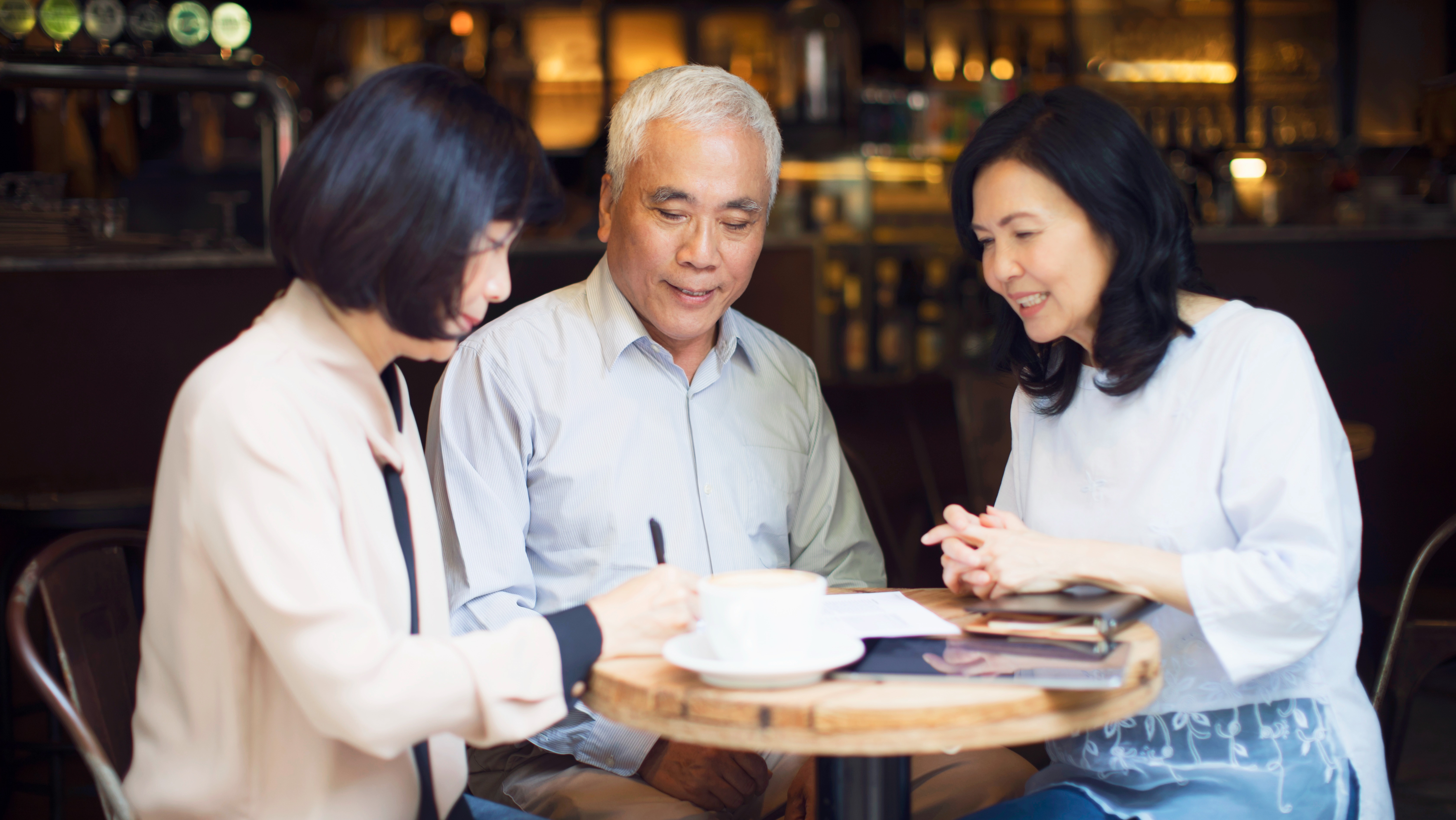 中国家庭财产分配：谁在照顾父母，谁在继承家产？