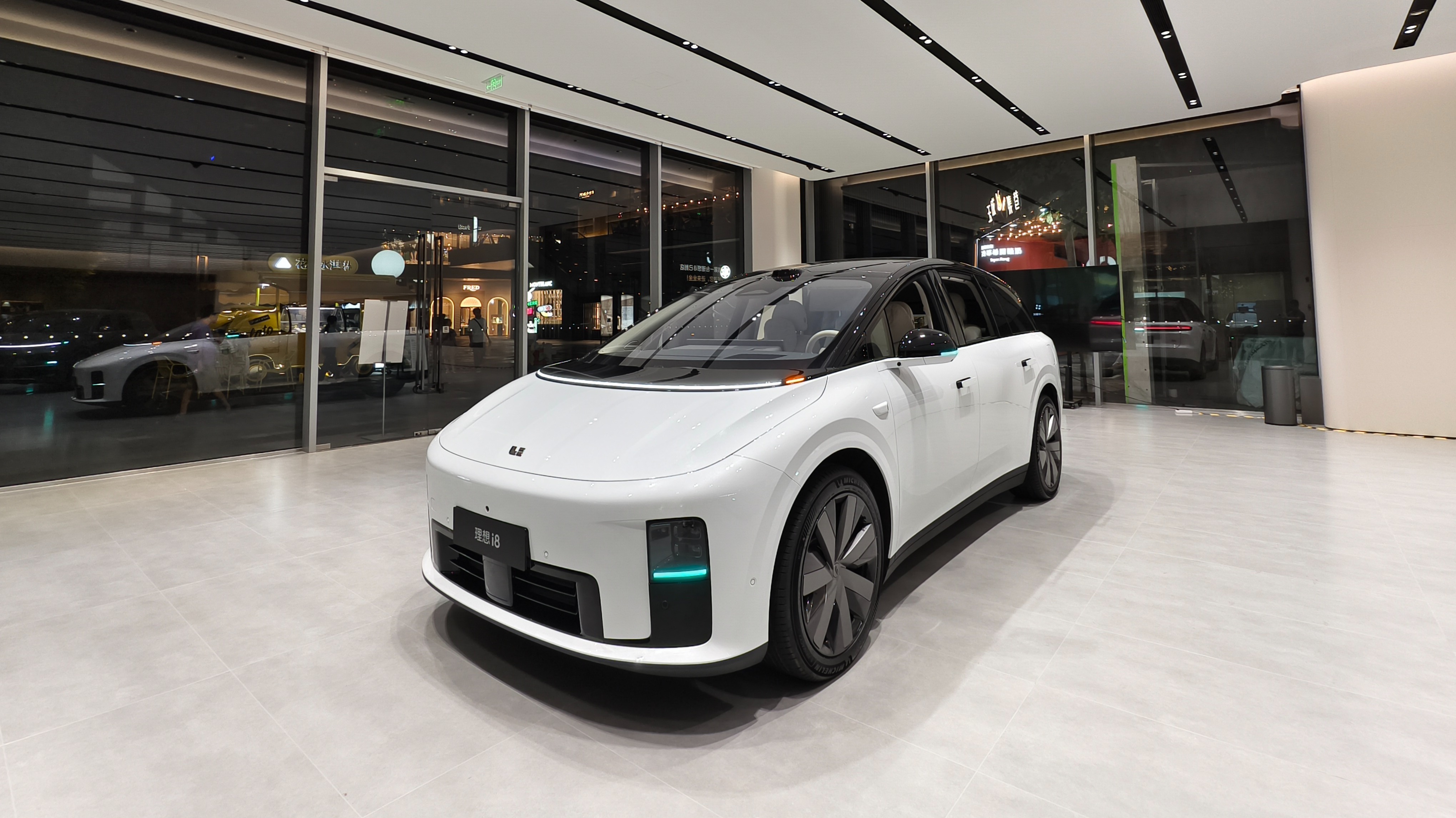 理想i8和乘龙卡车对撞测试，要不要公证？