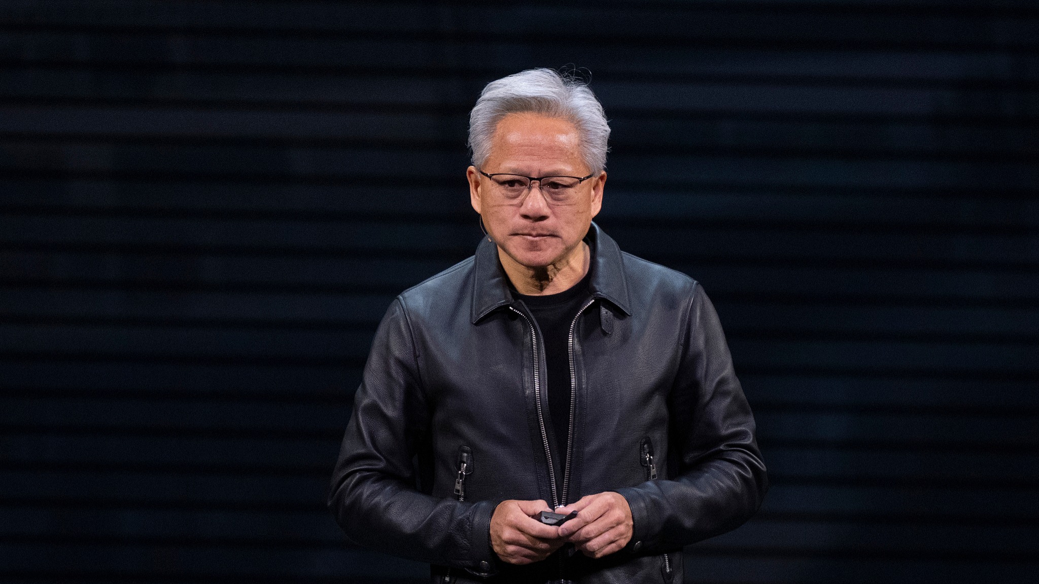 英伟达是怎么被“抬”上5万亿的？