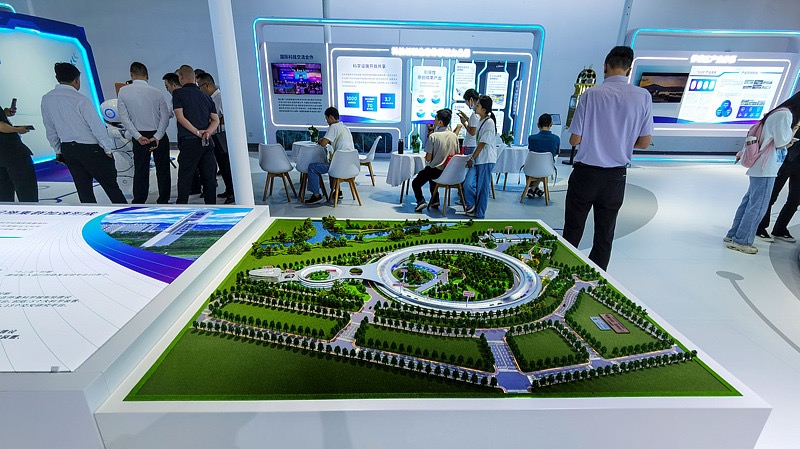 这只年底睁开的“超级眼睛”， 为何是我国科技自立自强的利器