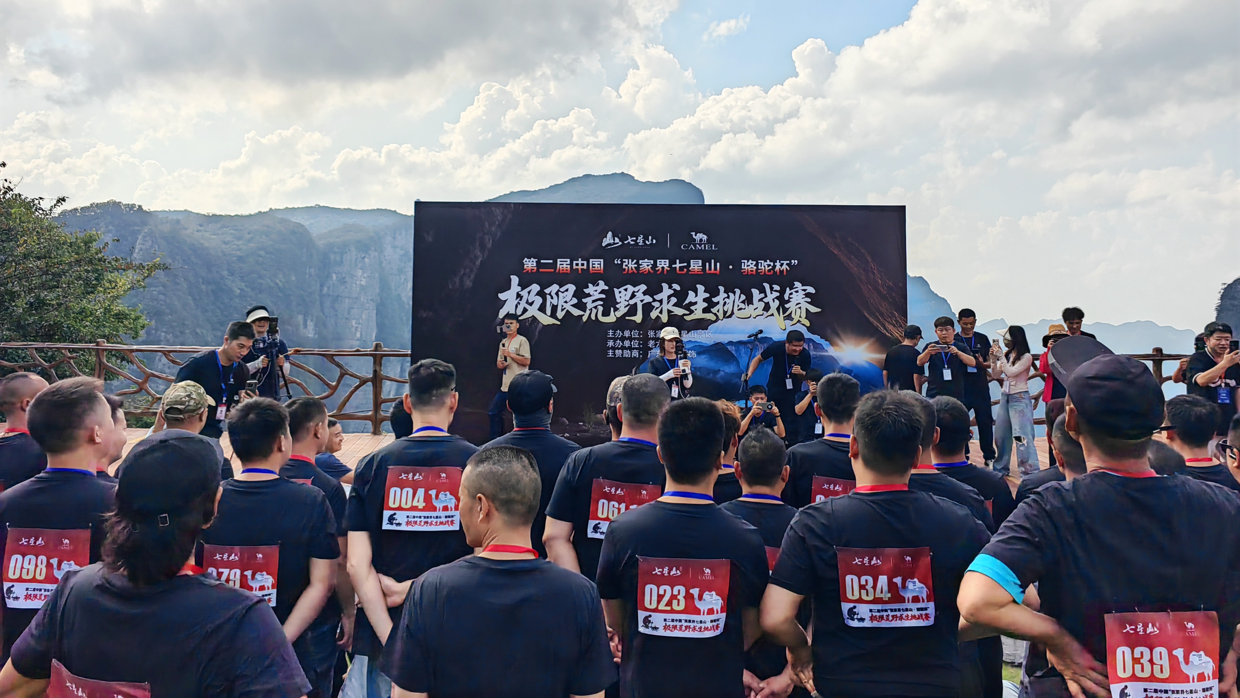 百萬人圍觀的國產荒野求生，出圈全靠選手“求生不能”