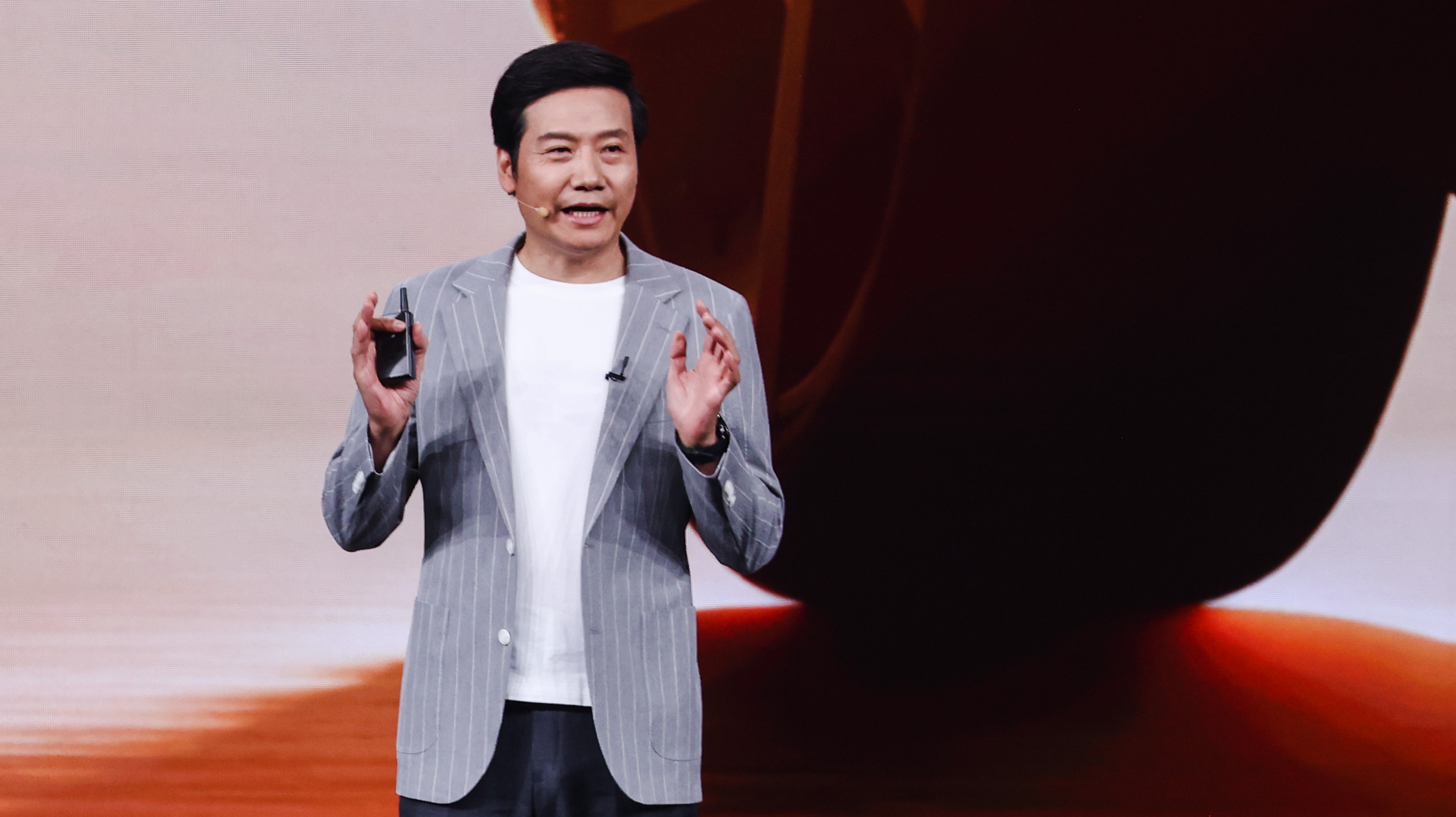 仅三天后，雷军再度登场，回应KOL事件始末