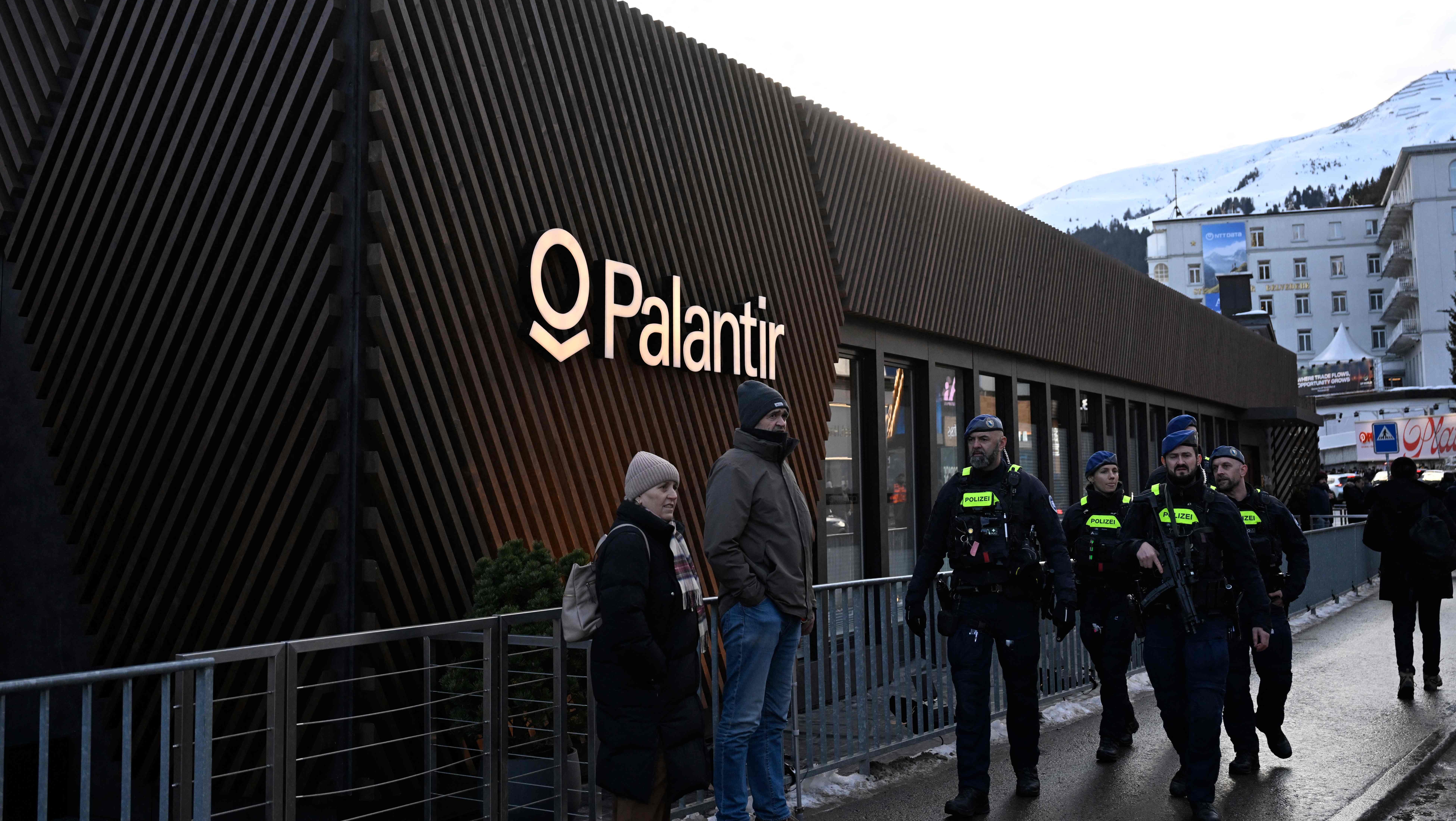 批量制造Palantir，58岁的彼得·蒂尔想发战争财