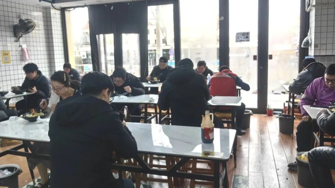 北京六元板面，反攻“拼好饭”