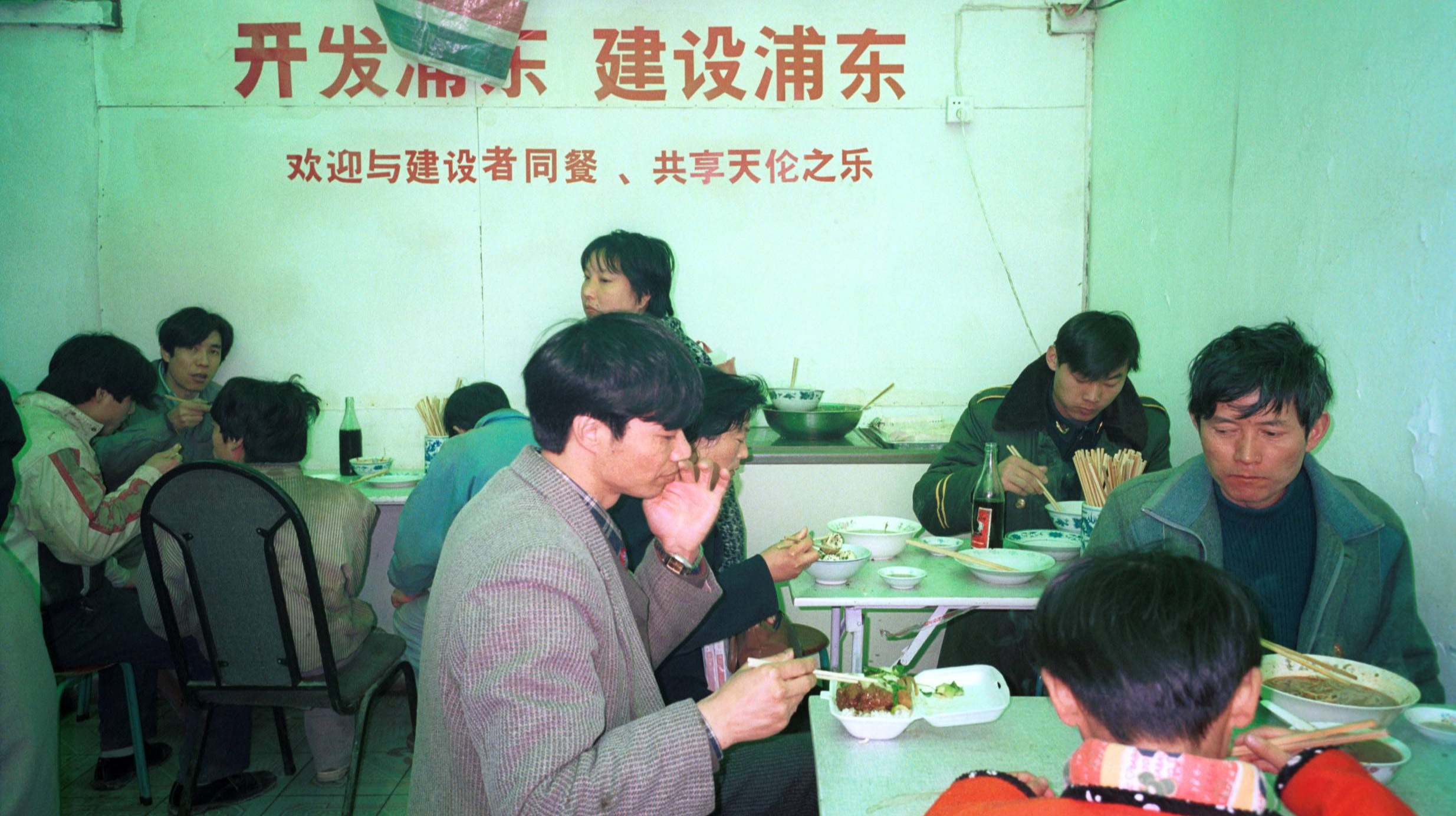 10元管饱的工地快餐，正在拯救一批年轻人