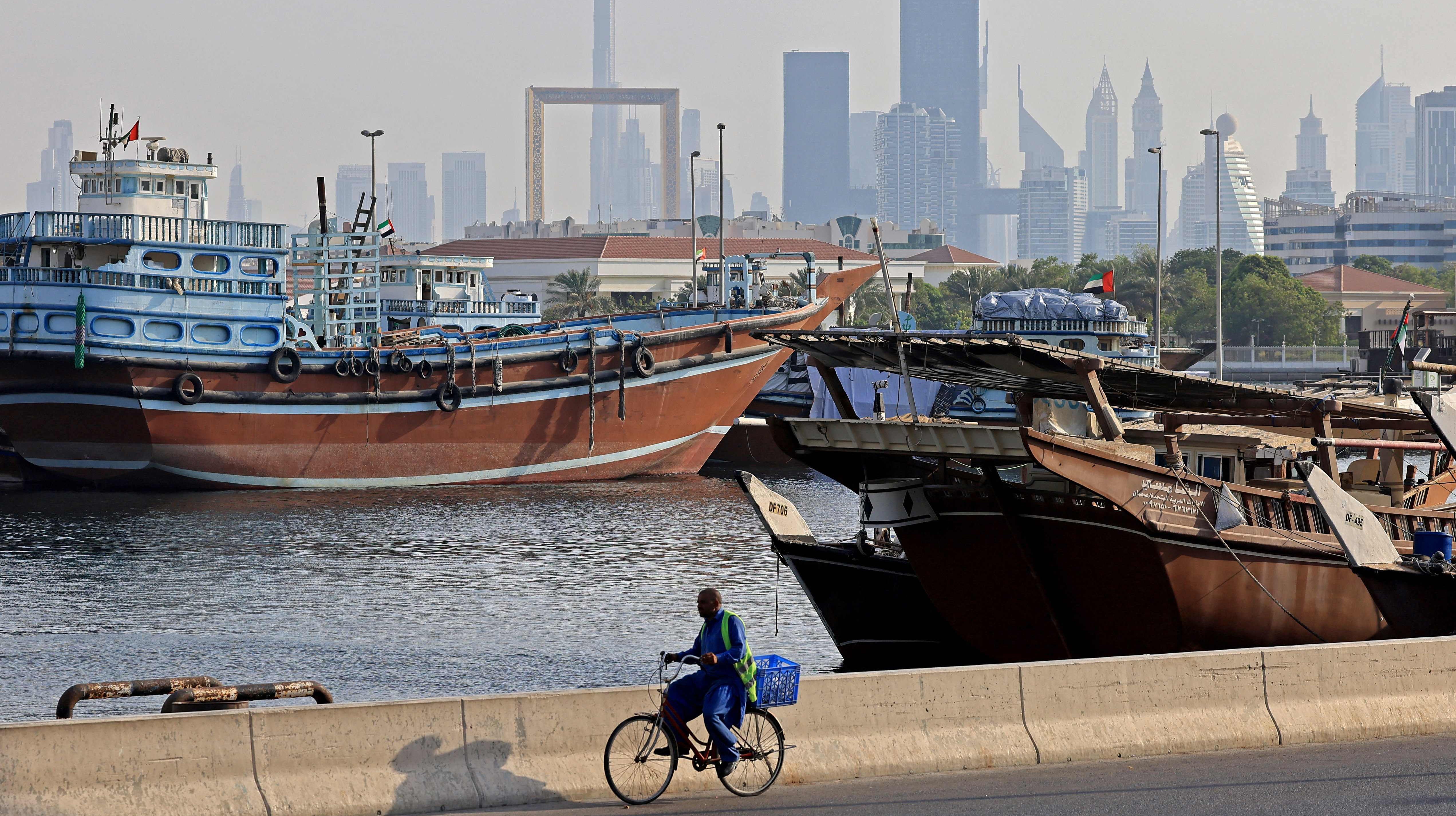 伊朗，坐拥中国6倍资源的乞丐