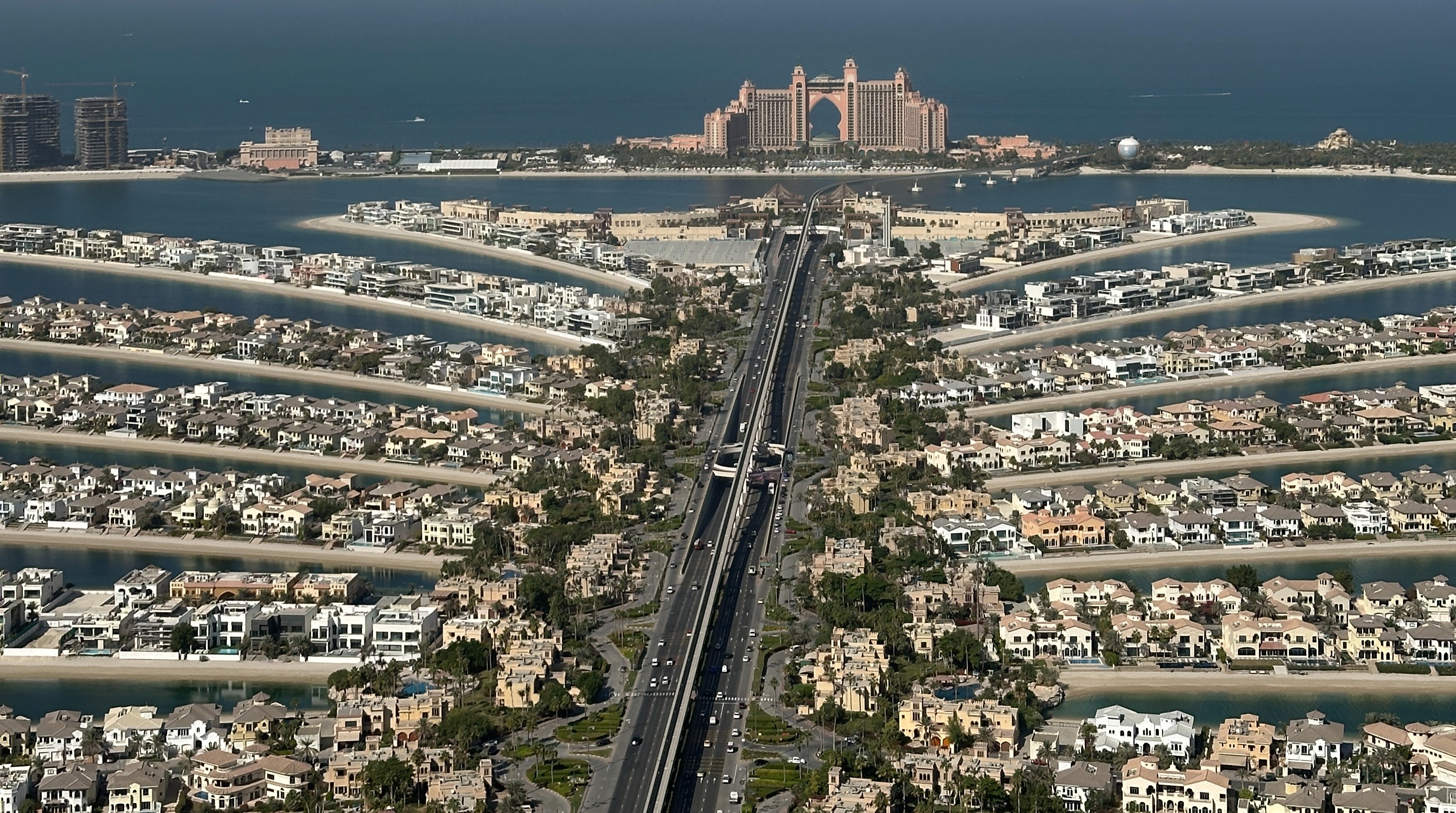 迪拜，正在悄悄崩塌