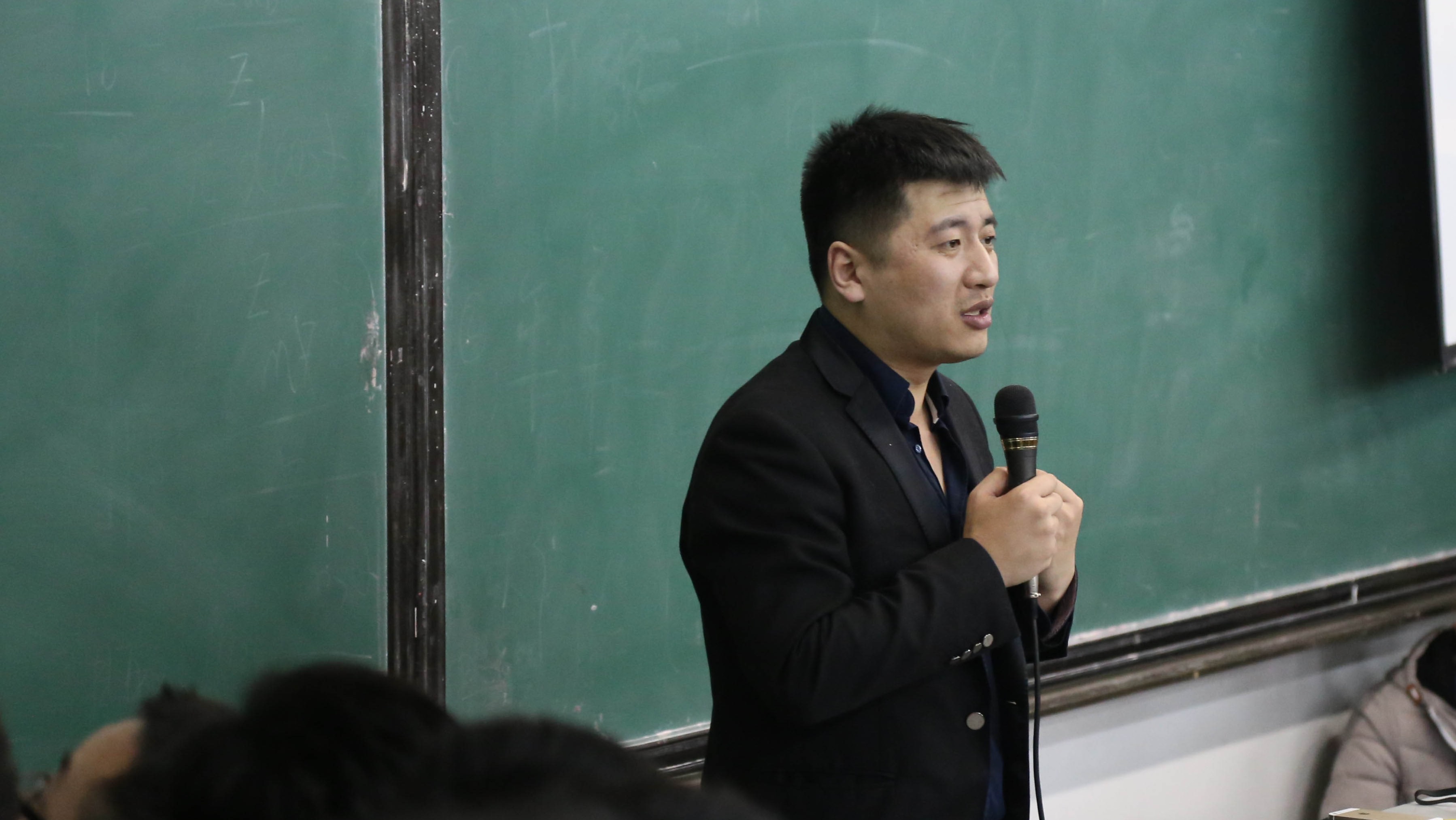 我实在不知该对“国民人物张雪峰的猝死”说些什么？