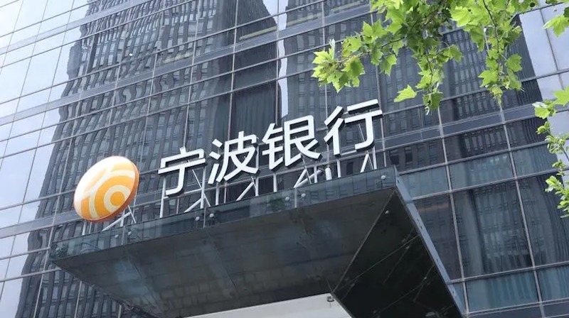 有的银行已经闻到了春天