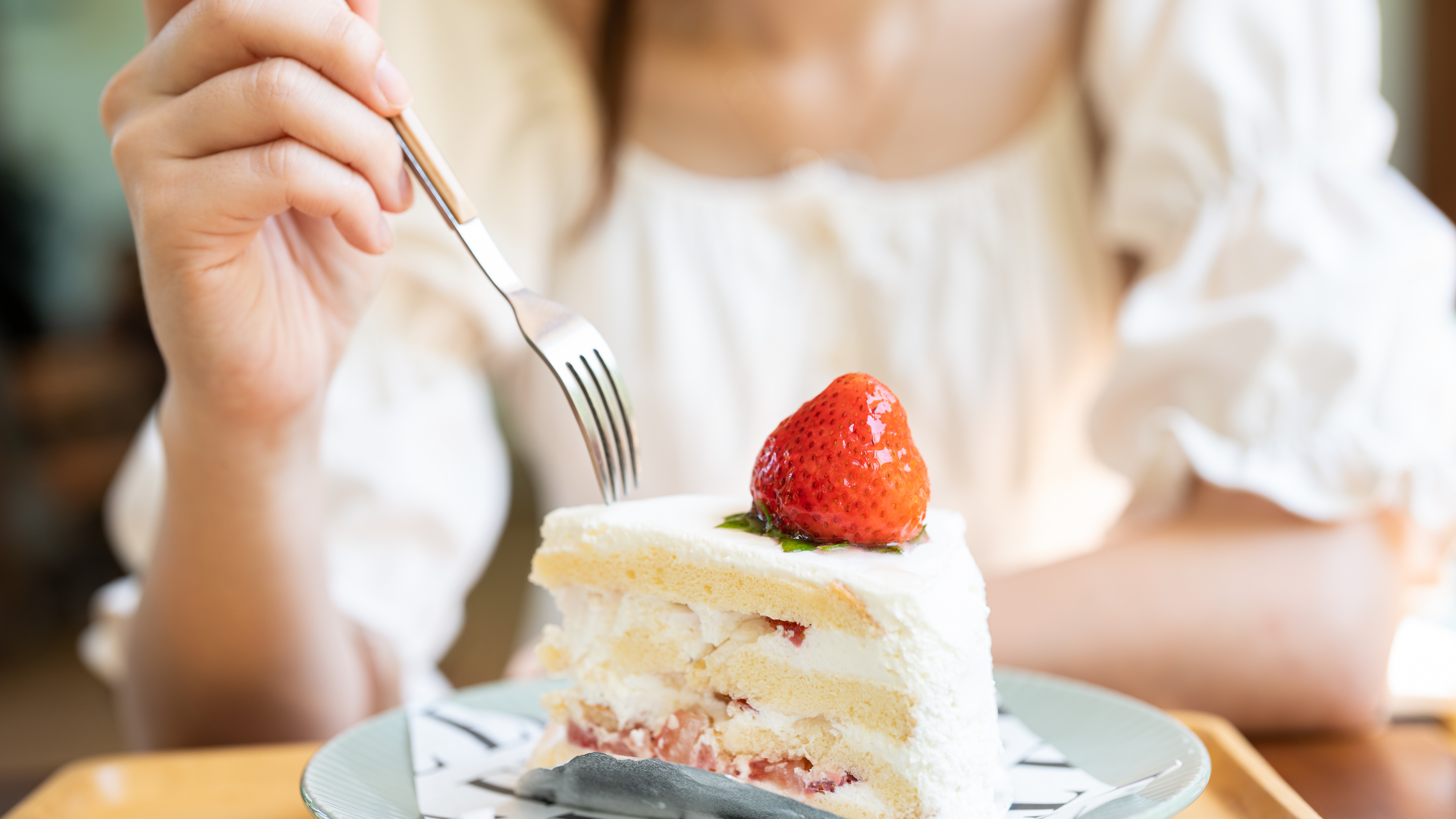 “33枚蛋挞的热量能上5次珠峰”，甜点刺客把中产骗哭了