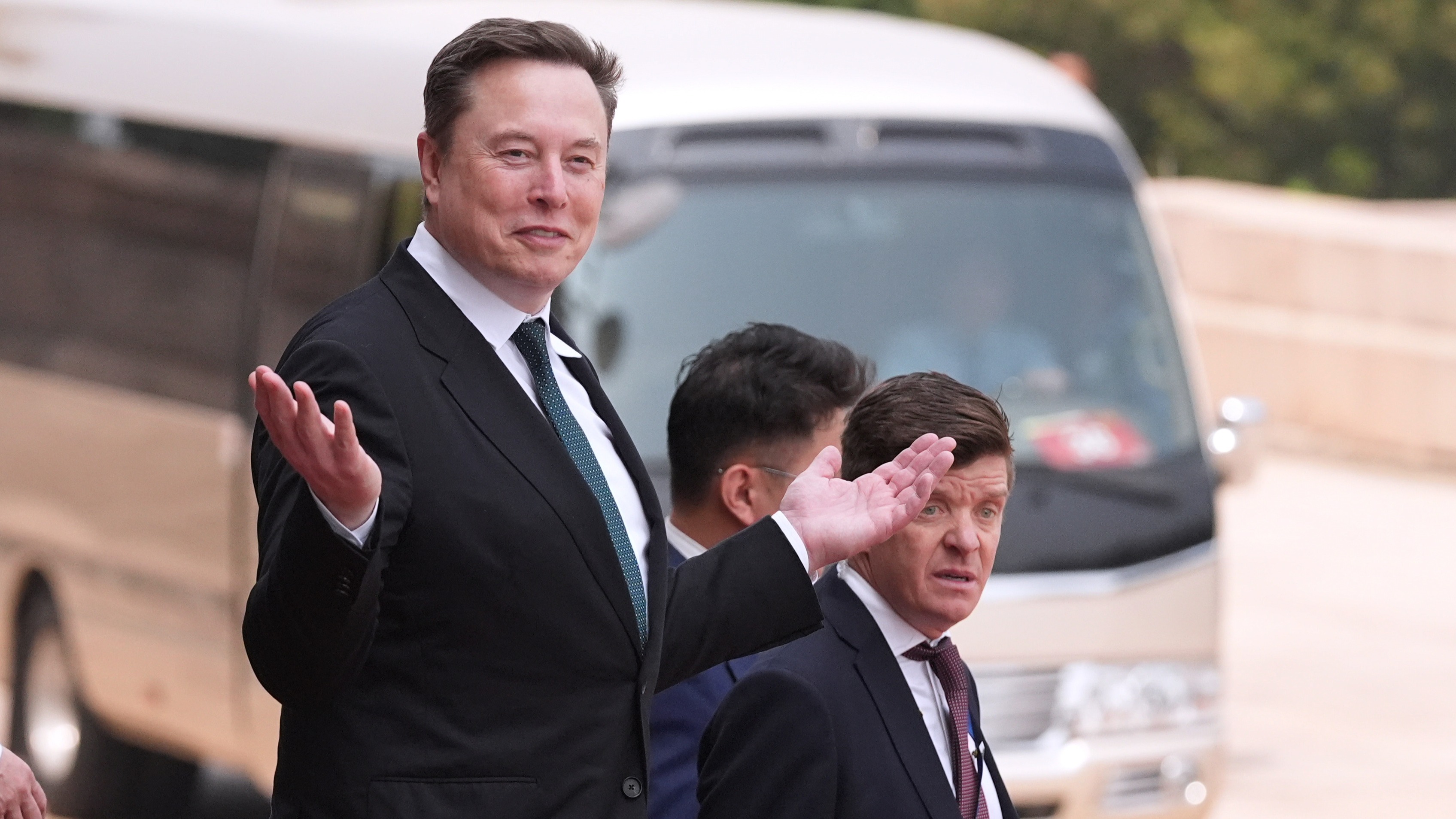为什么库克、雷军，都想找马斯克合影？