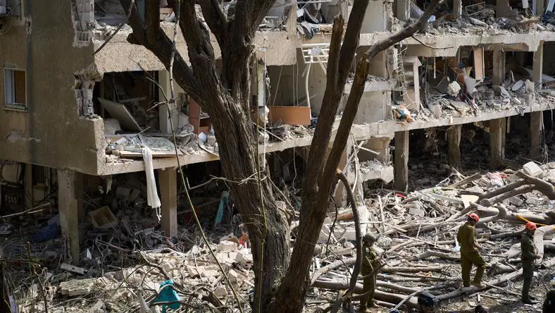 伊朗向以色列发射破坏力最强导弹，配备重达1500公斤弹头