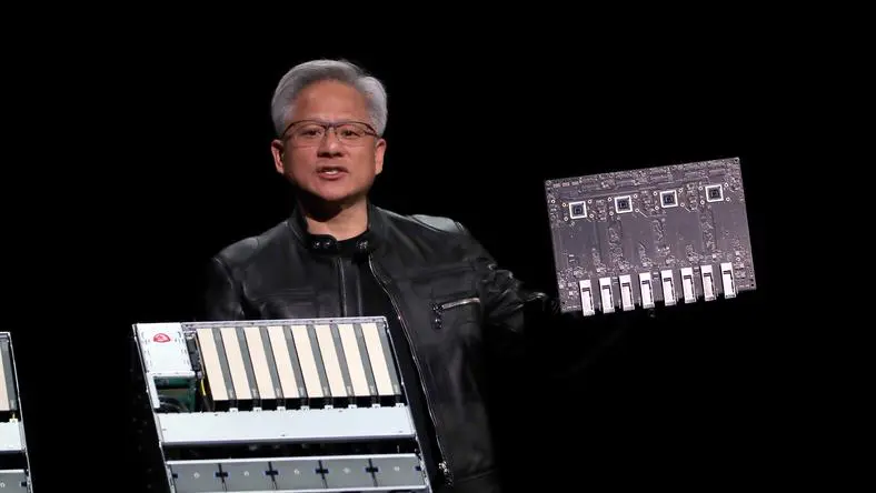 黄仁勋又烧了一把火